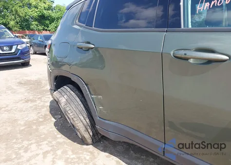 2018 Jeep Compass Limited 4X4 z USA, uszkodzony, nr VIN 3C4NJDCB0JT397690